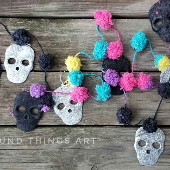 Skull Pom Pom Bunting Halloween Decor - Picture 1 of 5
